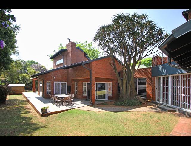 5 BEDROOM HOUSE FOR SALE IN HOUGHTON ESTATE
